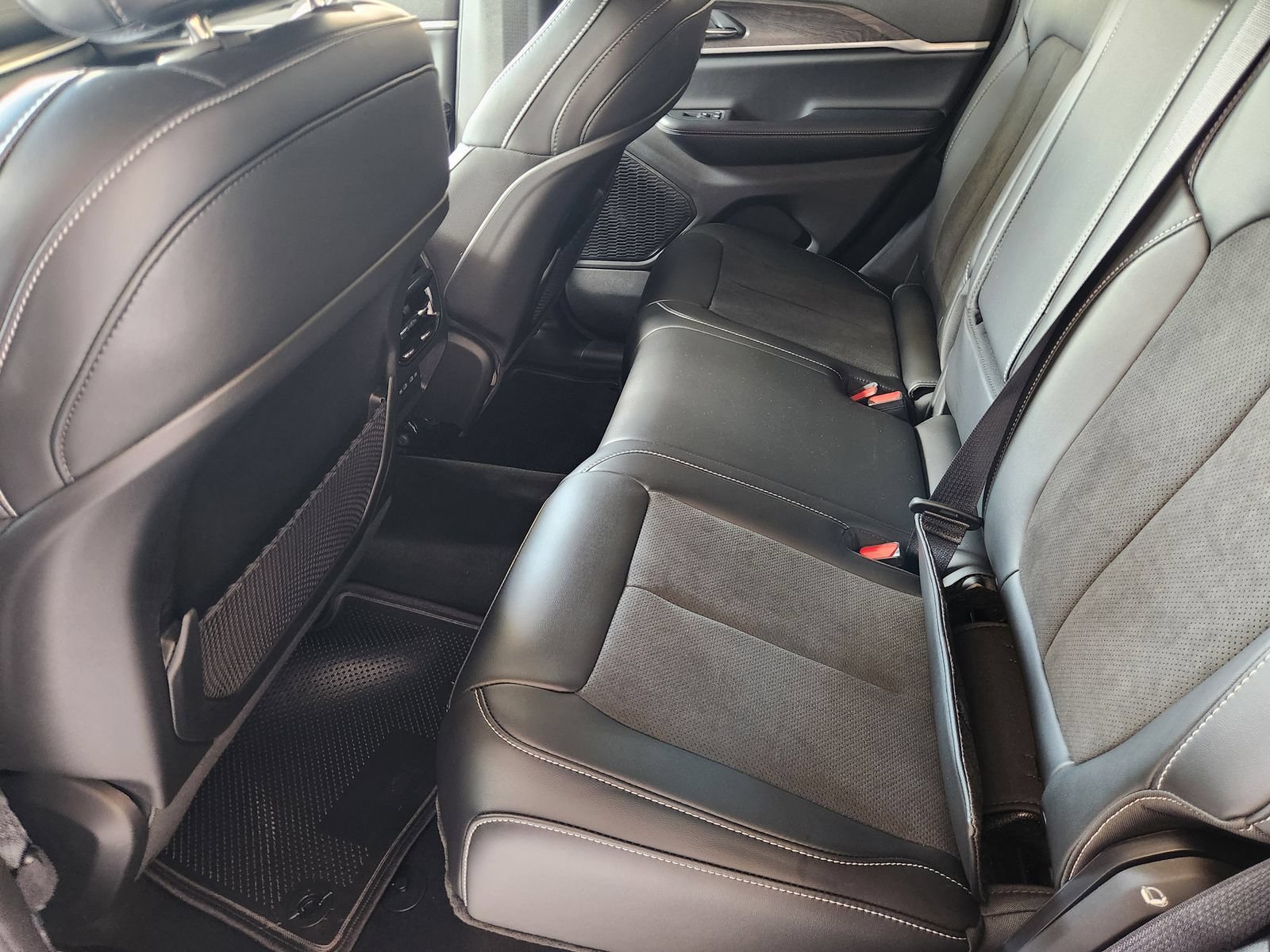 New 2026 Jeep Grand Cherokee Altitude AWD/4WD image 21