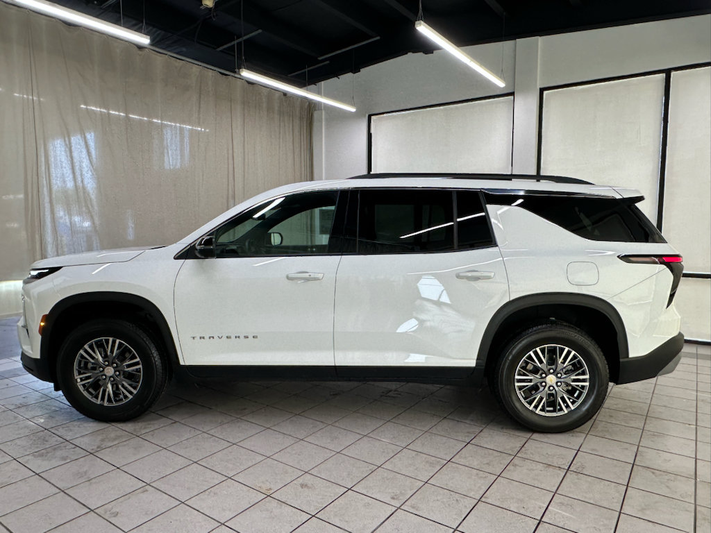 Used 2024 Chevrolet Traverse LT w/ LPO, Floor Liner Package FWD image 11