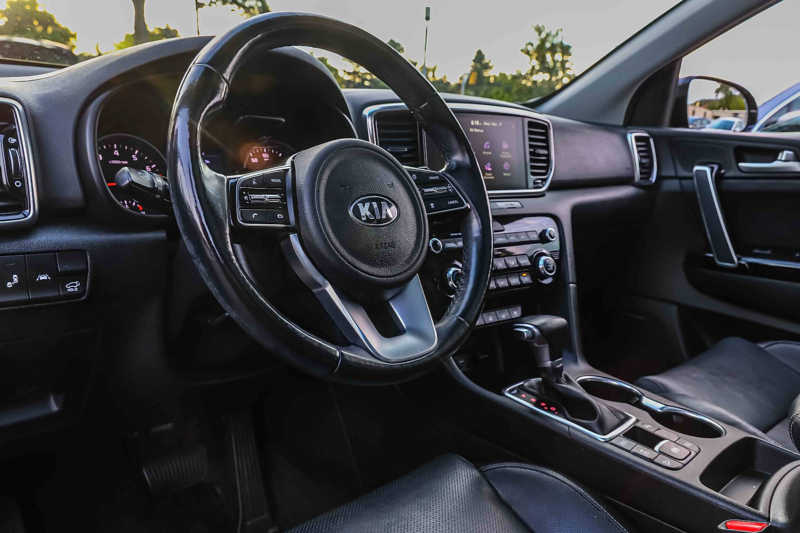 Certified 2022 Kia Sportage EX w/ EX Technology Package AWD/4WD image 7