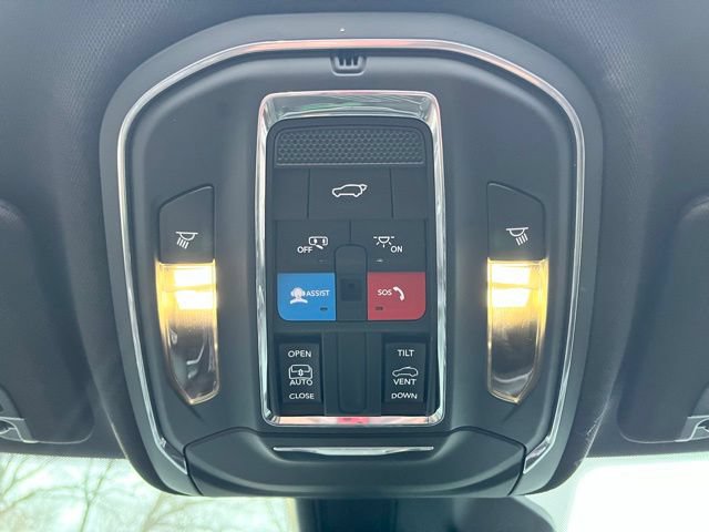 Used 2024 Jeep Grand Cherokee Altitude AWD/4WD image 30