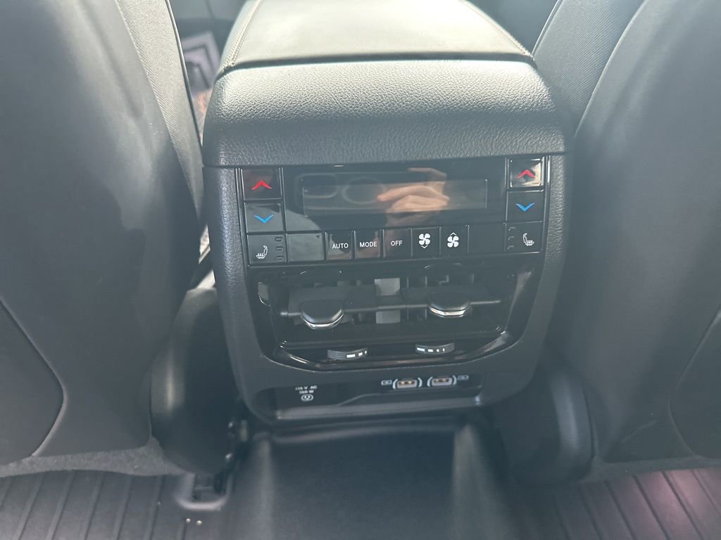 Used 2024 Jeep Grand Cherokee Summit image 14