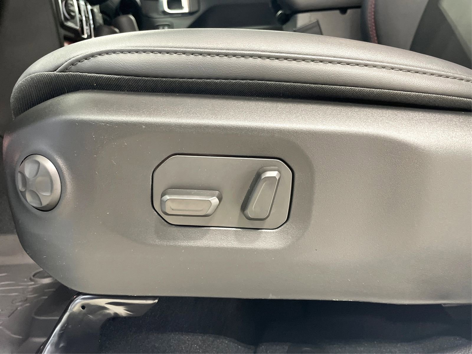 Used 2024 Jeep Wrangler Unlimited Rubicon w/ Technology Group image 31