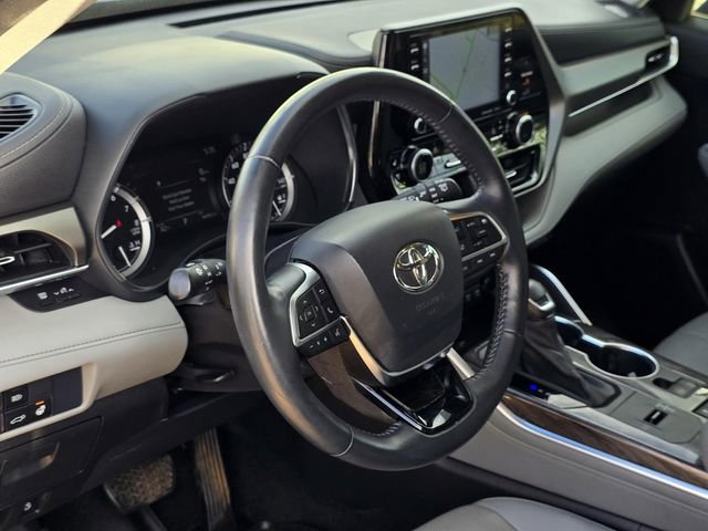 Used 2020 Toyota Highlander Limited image 23