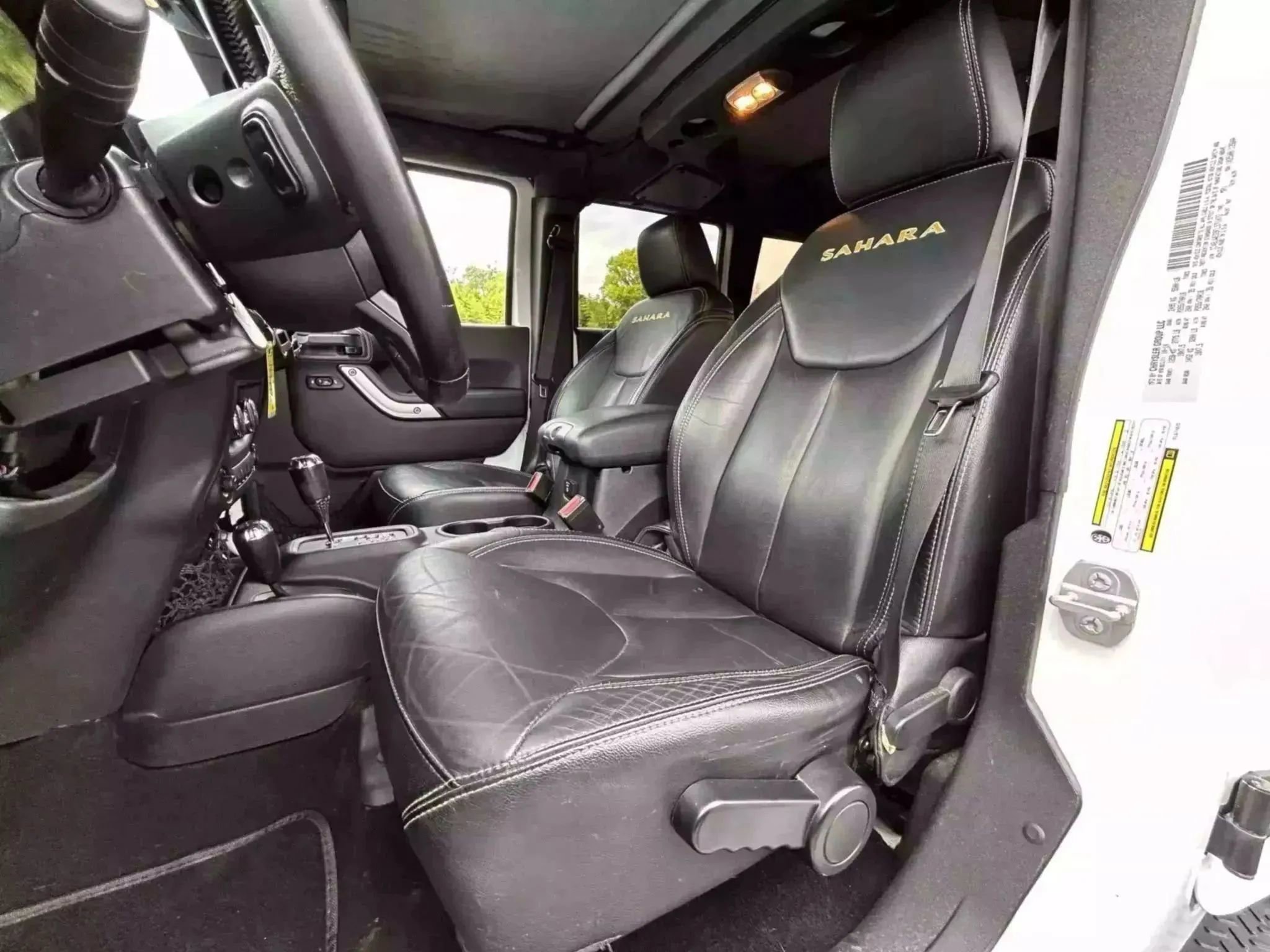 Used 2015 Jeep Wrangler Unlimited Sahara w/ Connectivity Group AWD/4WD image 25