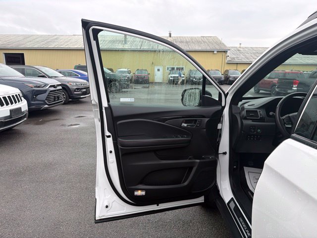Used 2025 Honda Ridgeline Black Edition image 17