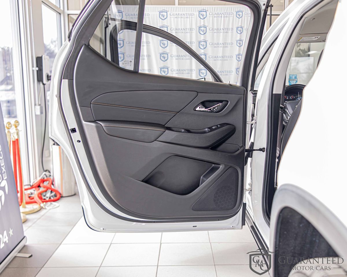Used 2020 Chevrolet Traverse LT image 33