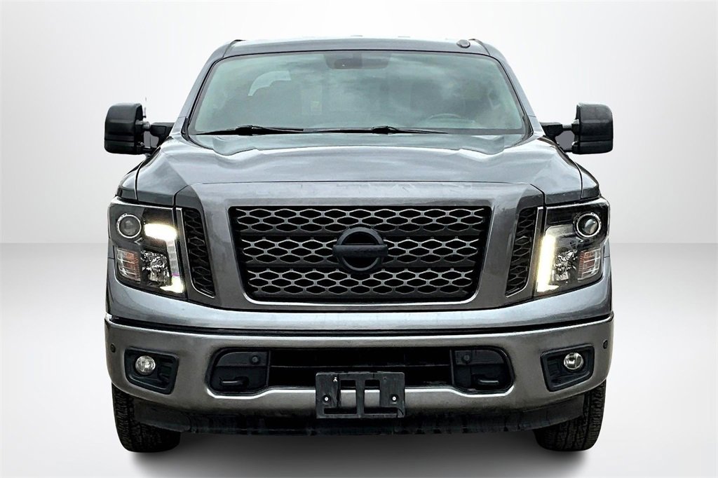Used 2018 Nissan Titan PRO-4X image 2