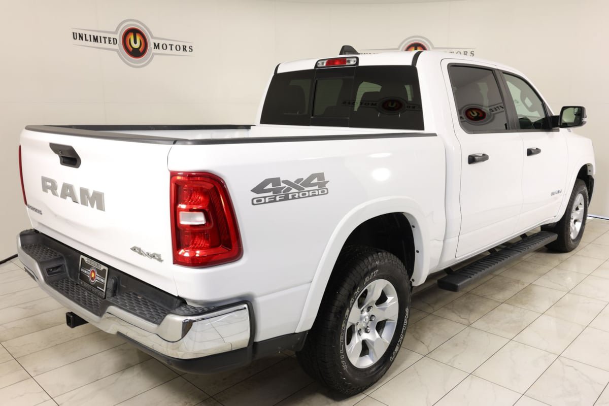 Used 2025 RAM 1500 Big Horn AWD/4WD image 3