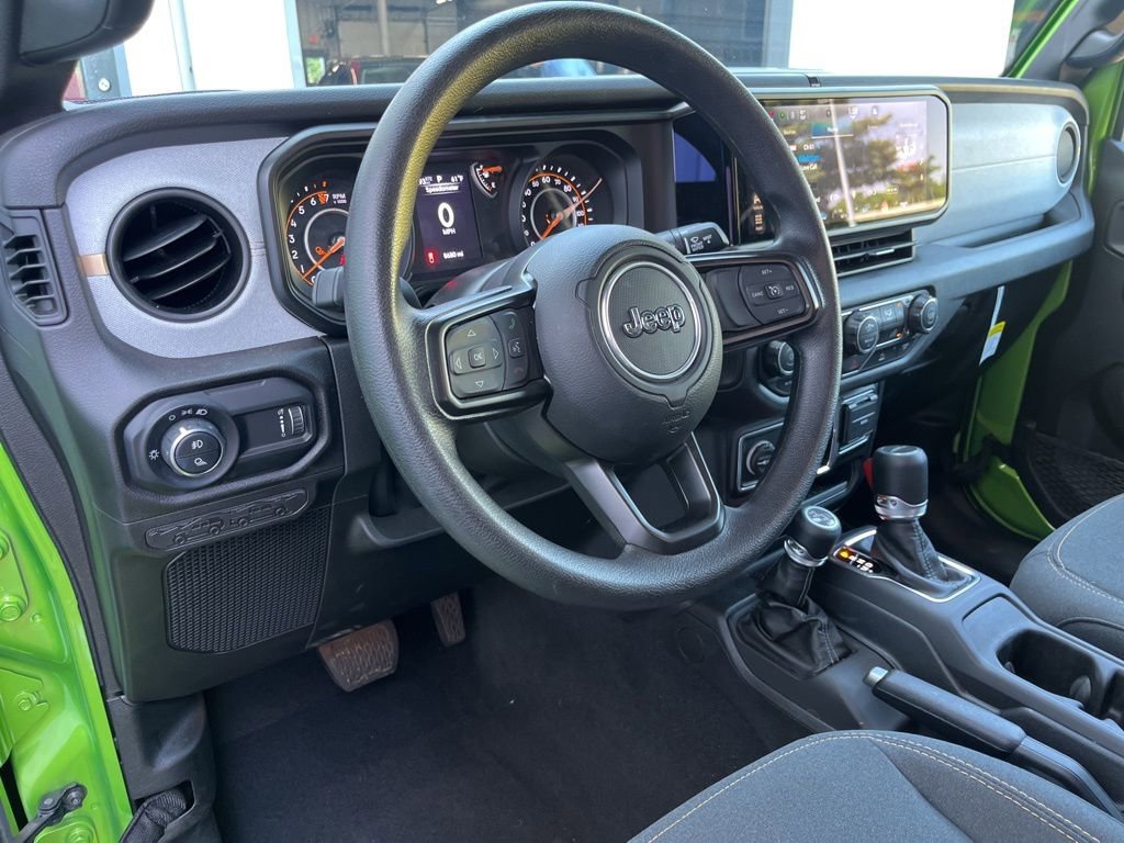 Used 2025 Jeep Gladiator Sport image 3