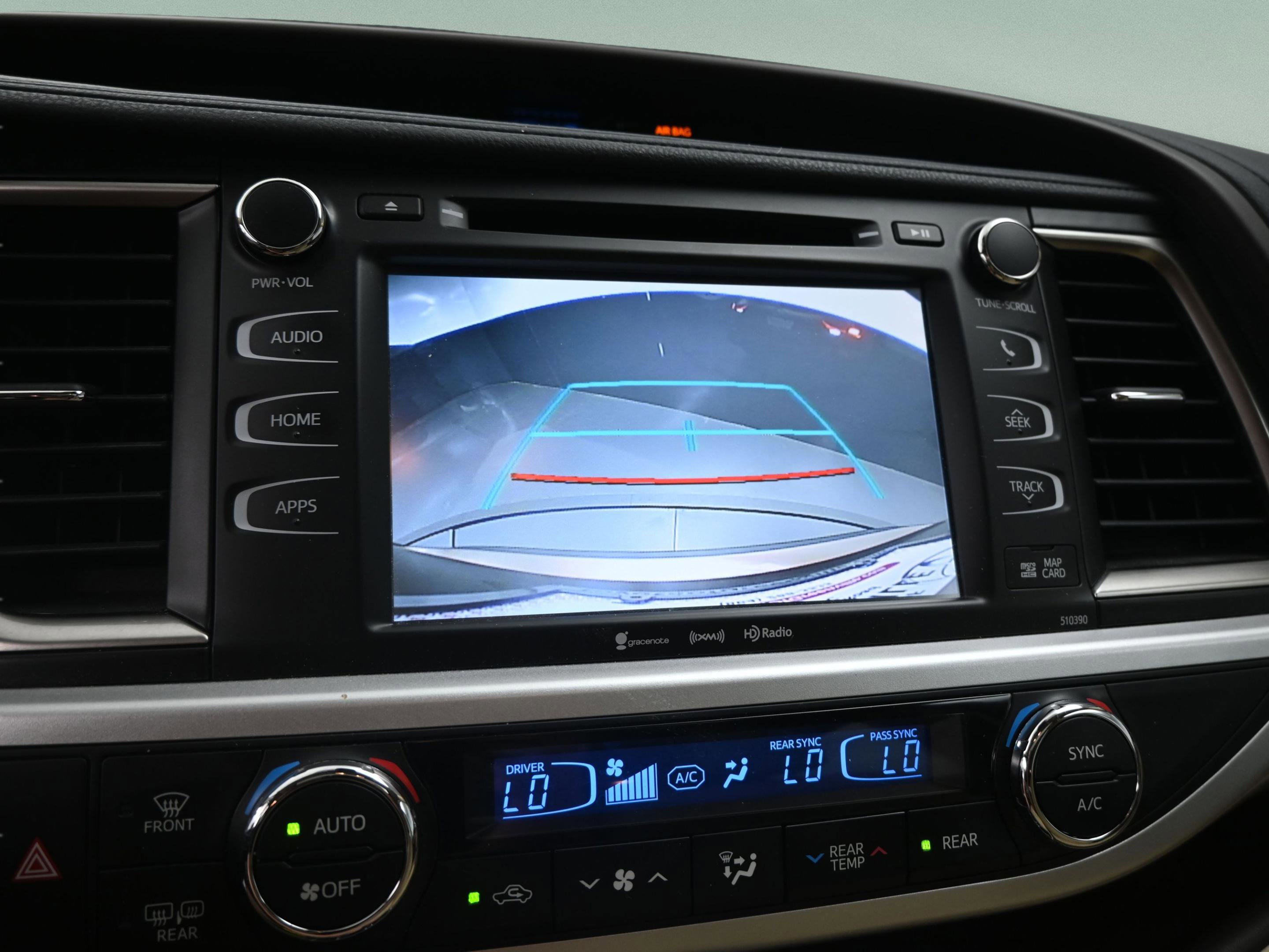 Used 2019 Toyota Highlander XLE image 29