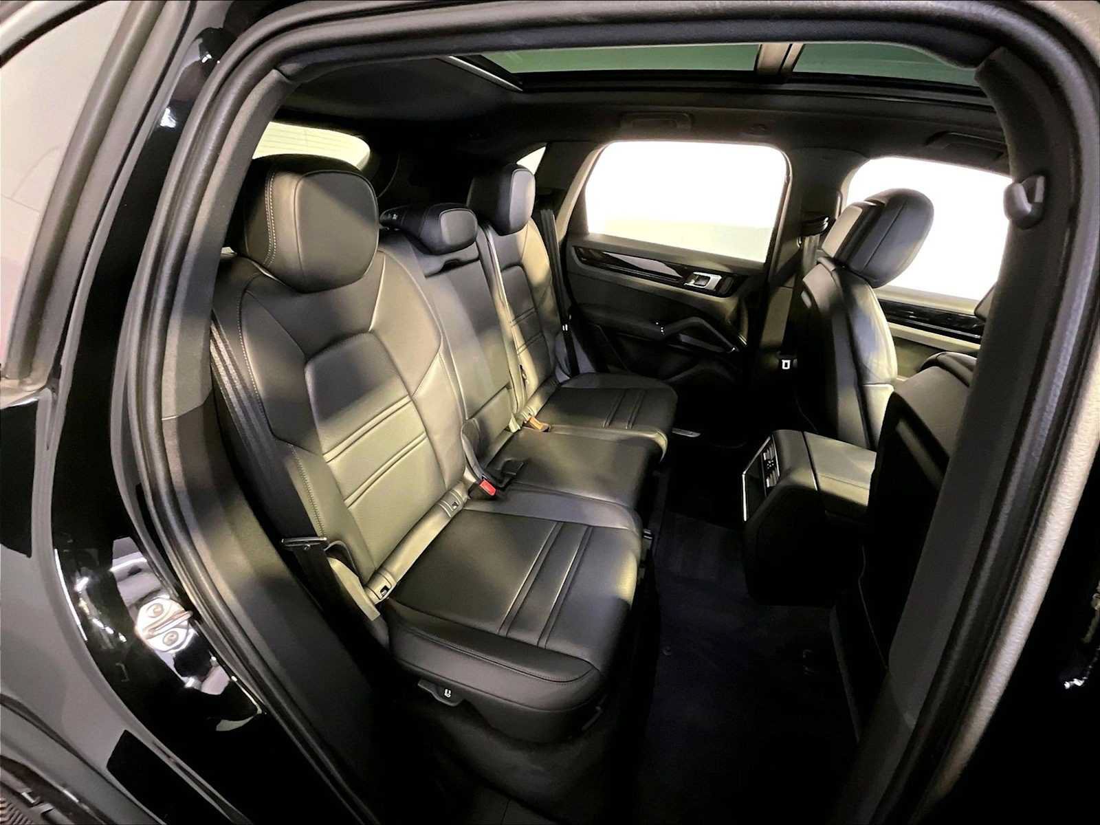 Certified 2023 Porsche Cayenne AWD/4WD image 23