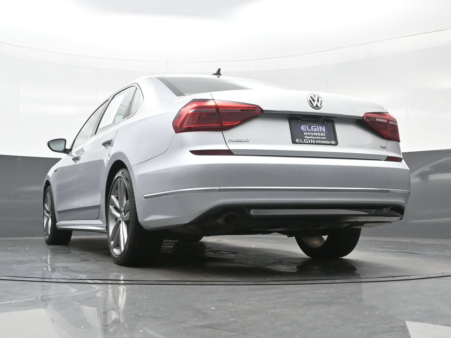 Used 2017 Volkswagen Passat 1.8T R-Line FWD image 27