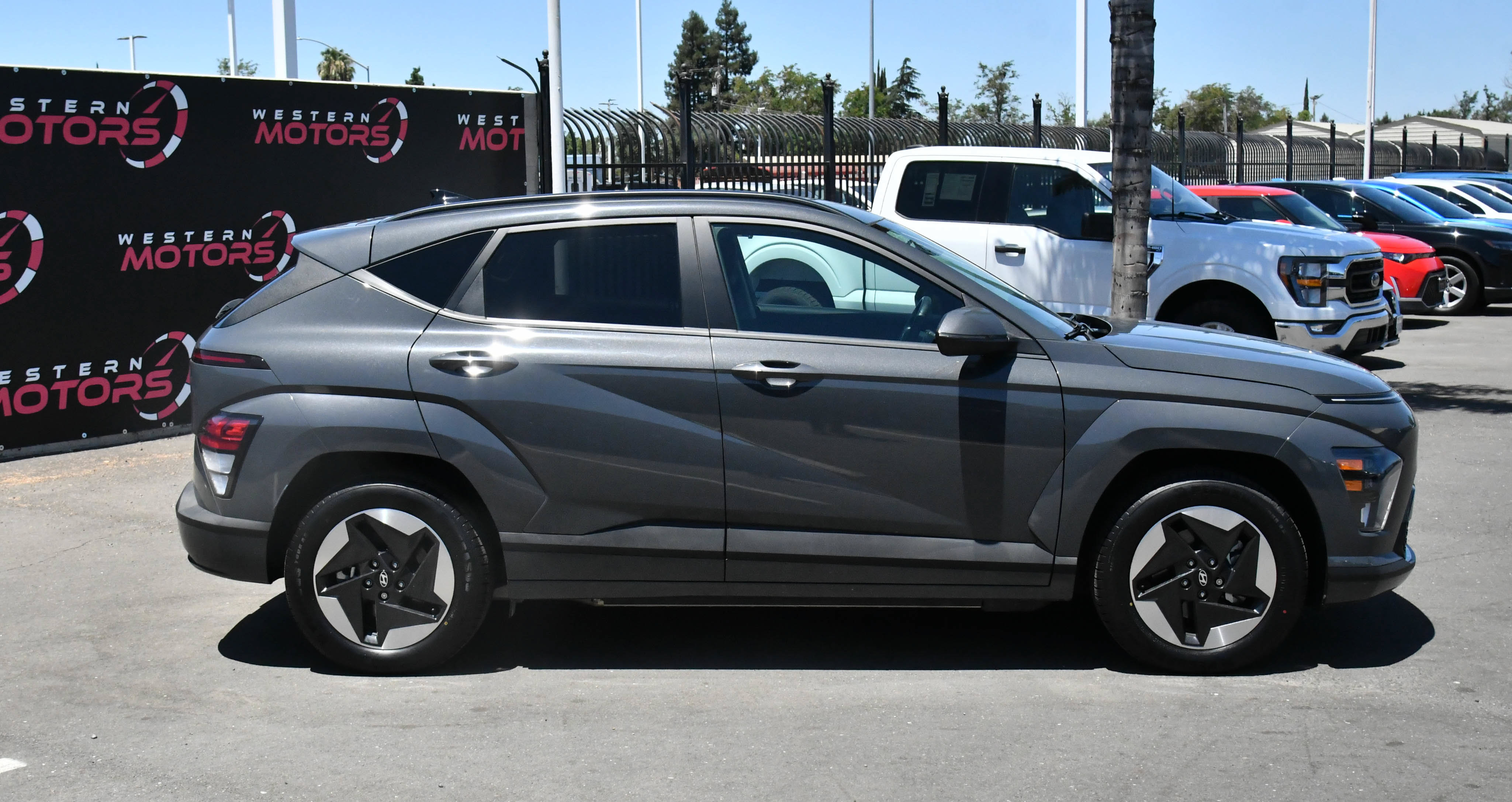 Used 2024 Hyundai Kona SEL FWD image 9