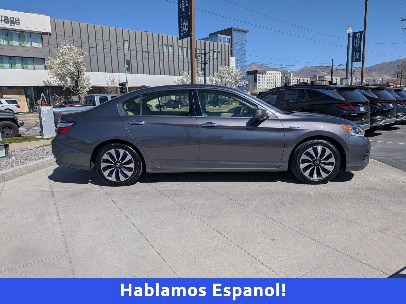 Used 2017 Honda Accord Base image 2