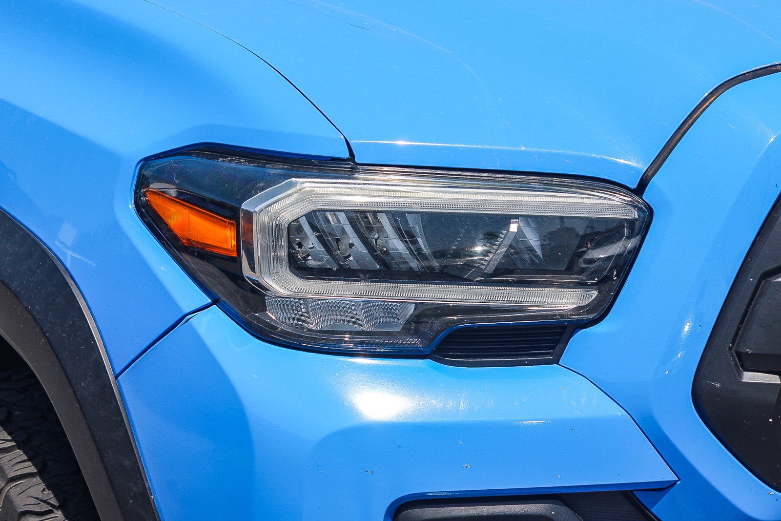 Used 2021 Toyota Tacoma TRD Off-Road w/ TRD Premium Off Road Package AWD/4WD image 2