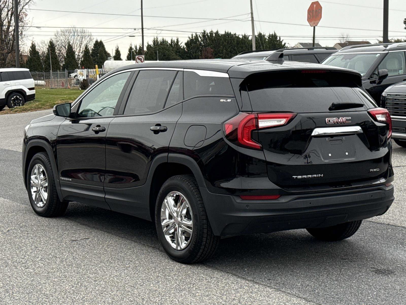 Used 2022 GMC Terrain SLE image 25