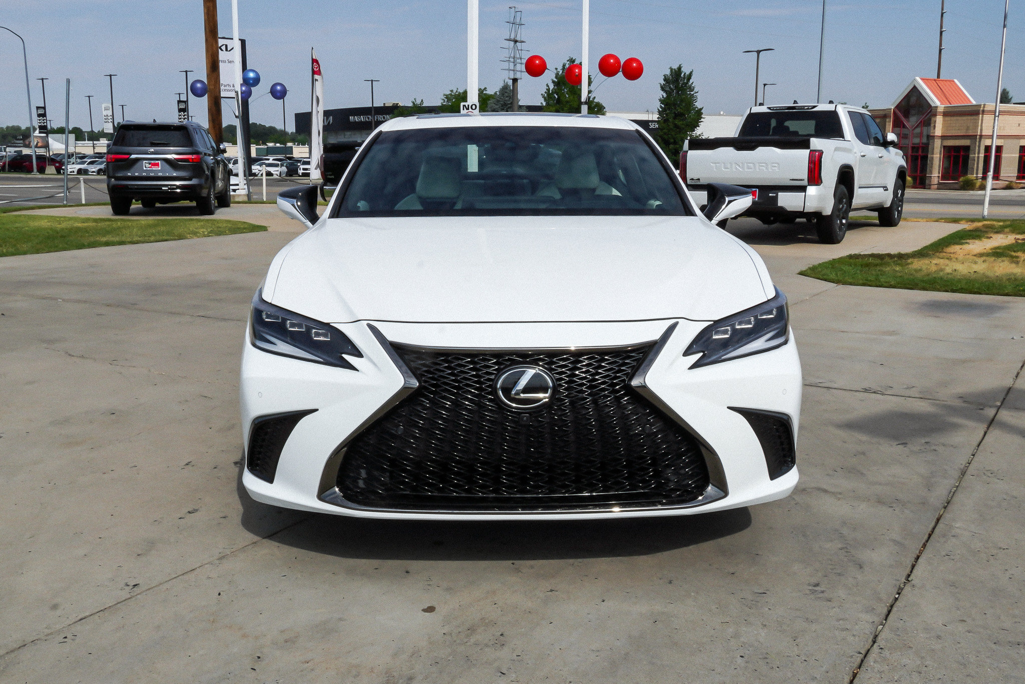 Used 2023 Lexus ES 350 F Sport w/ Accessory Package (Z2) FWD image 3