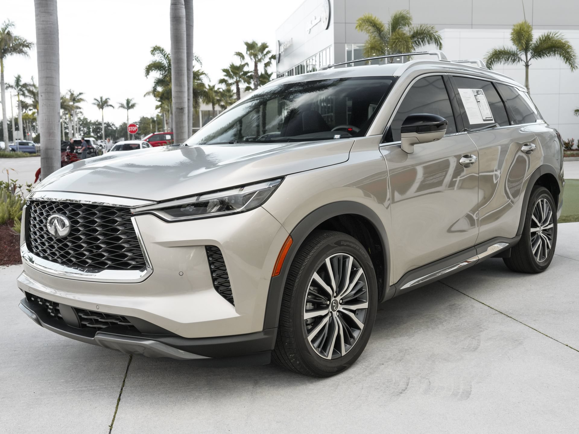 Used 2025 INFINITI QX60 Sensory w/ Vision Package AWD/4WD image 6