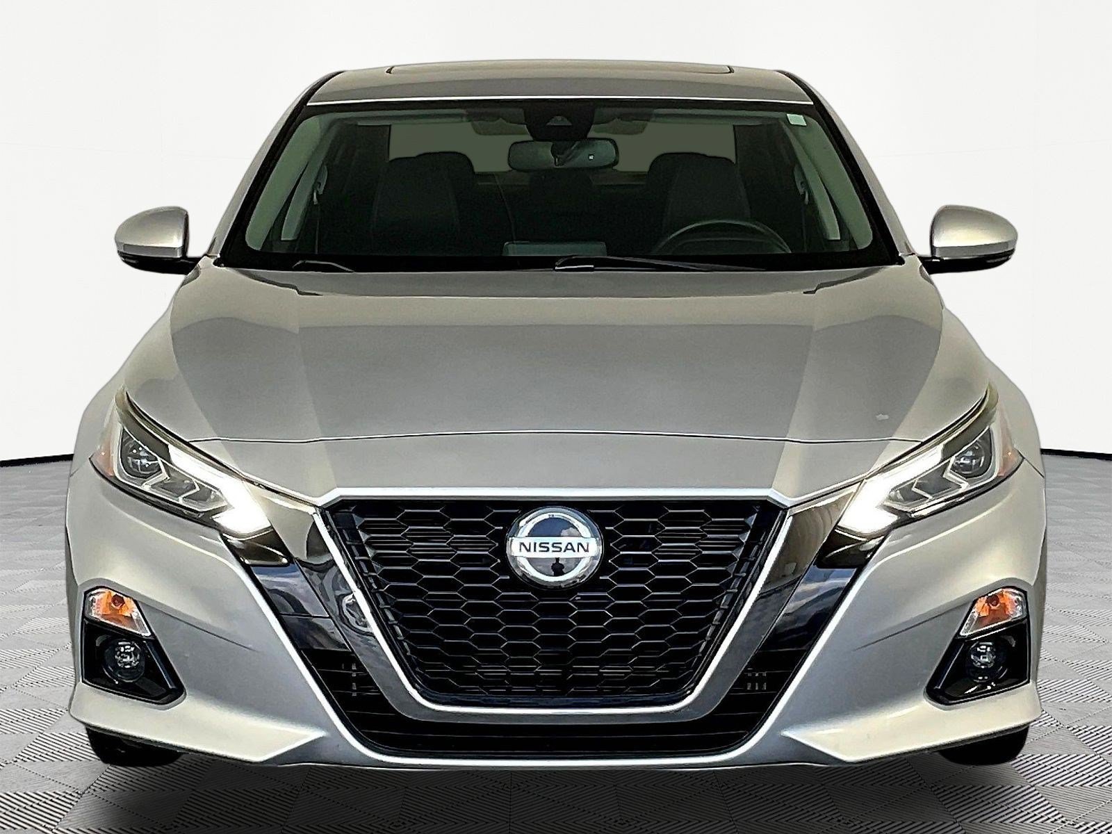 Used 2020 Nissan Altima 2.5 SV FWD image 2