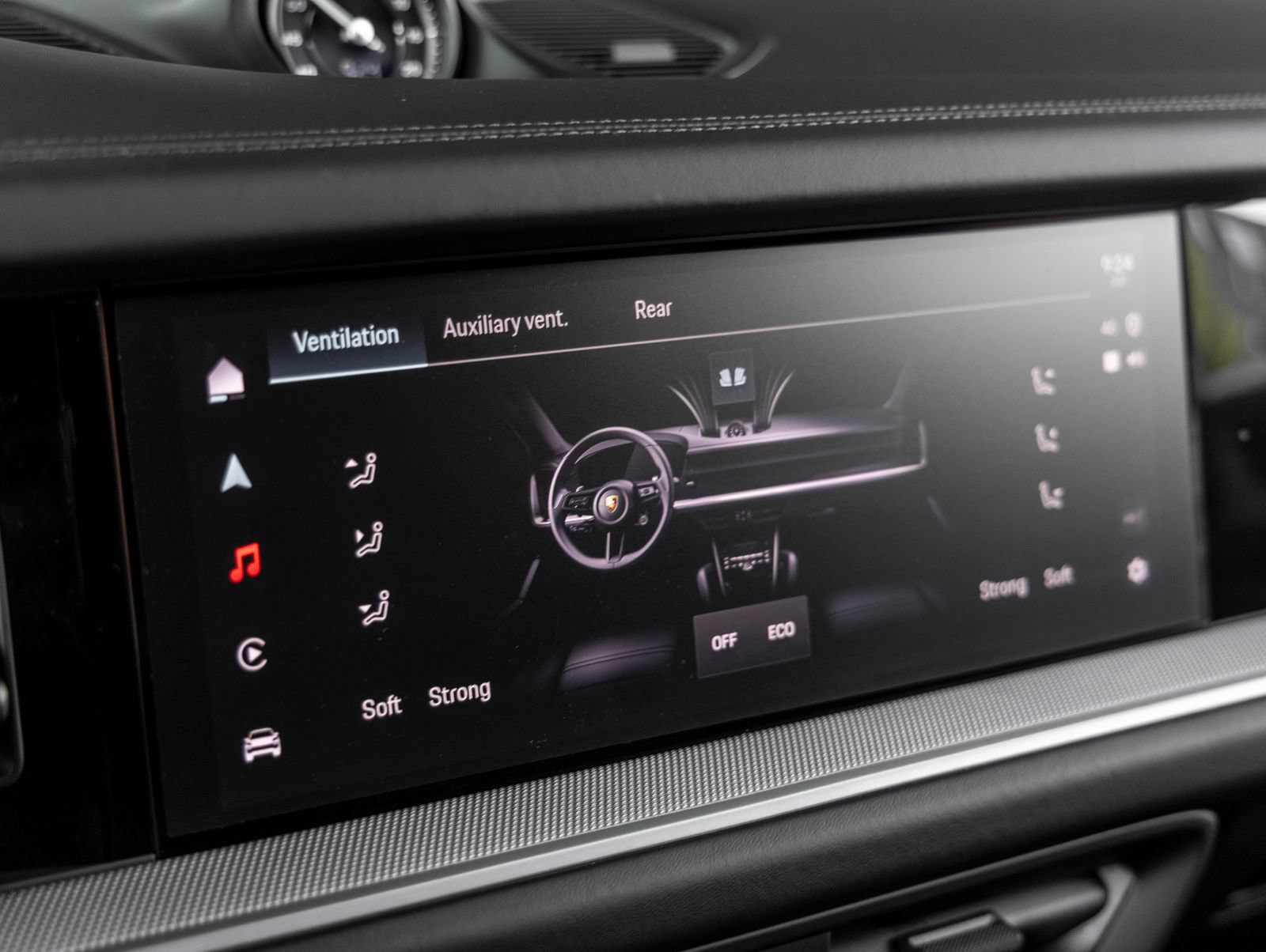 Certified 2025 Porsche Cayenne S AWD/4WD image 30