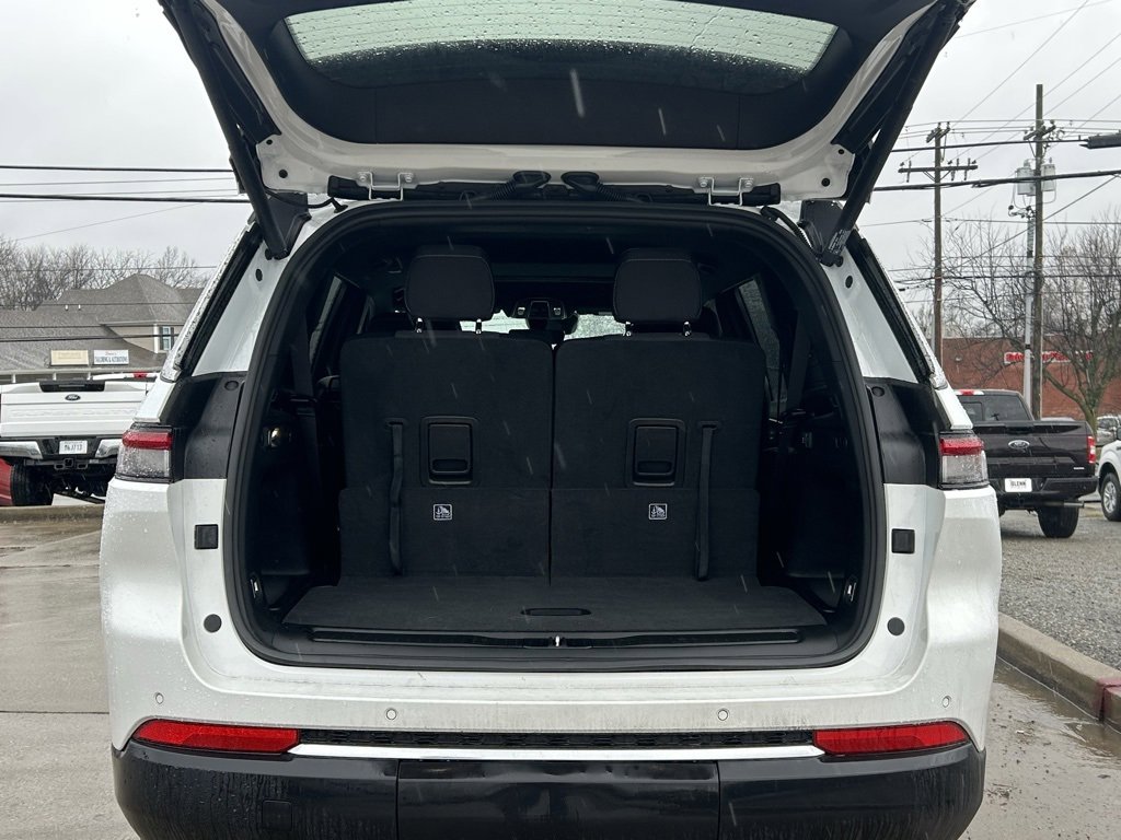 Used 2025 Jeep Grand Cherokee L Laredo w/ Luxury Tech Group I image 7