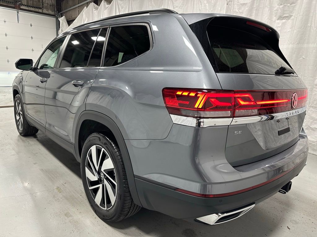 Used 2025 Volkswagen Atlas SE AWD/4WD image 5