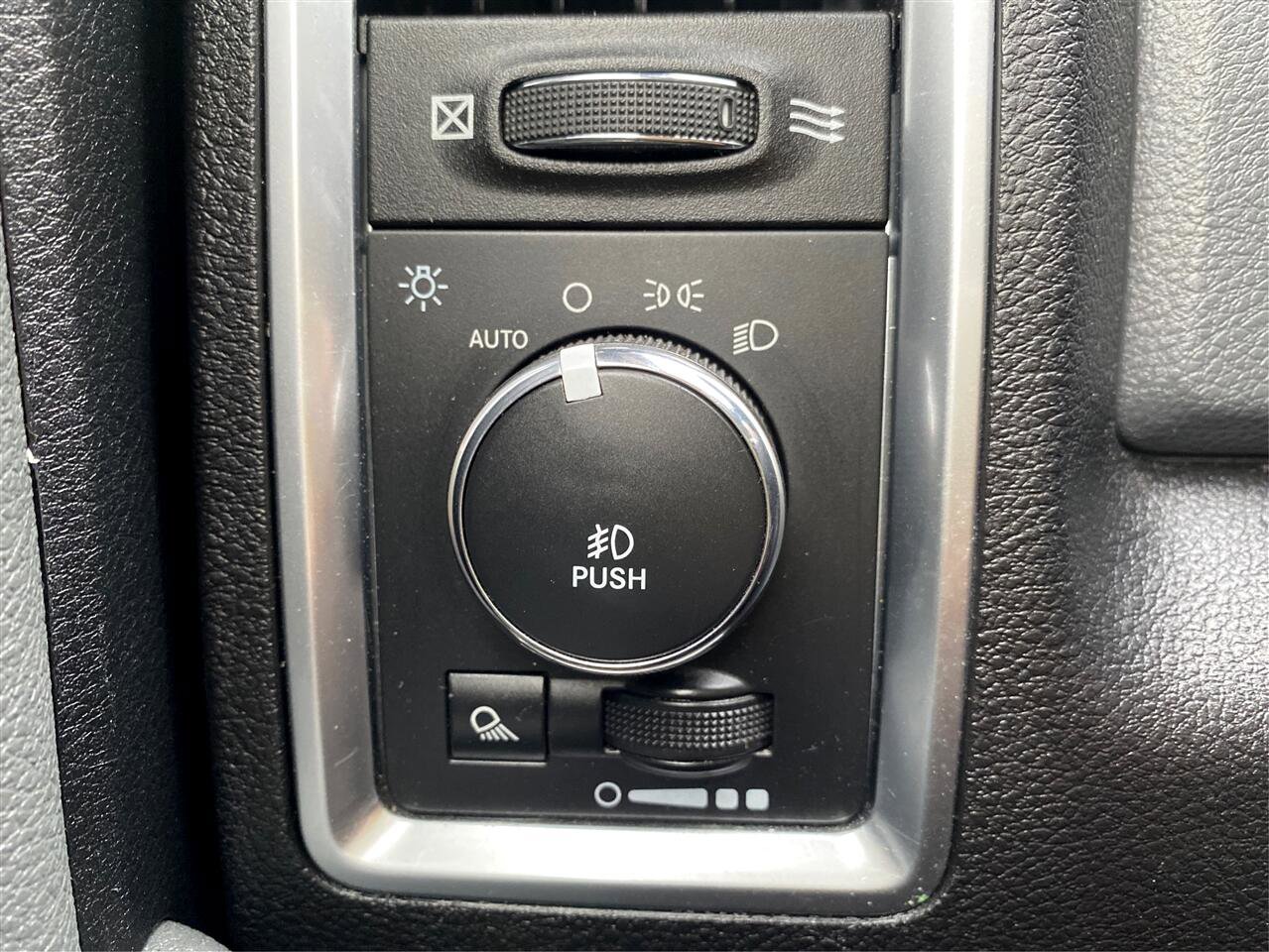 Used 2014 RAM 3500 Big Horn image 27