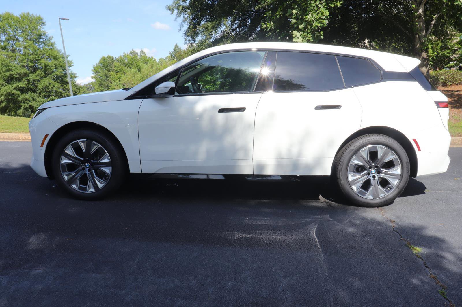 New 2026 BMW iX xDrive60 image 4