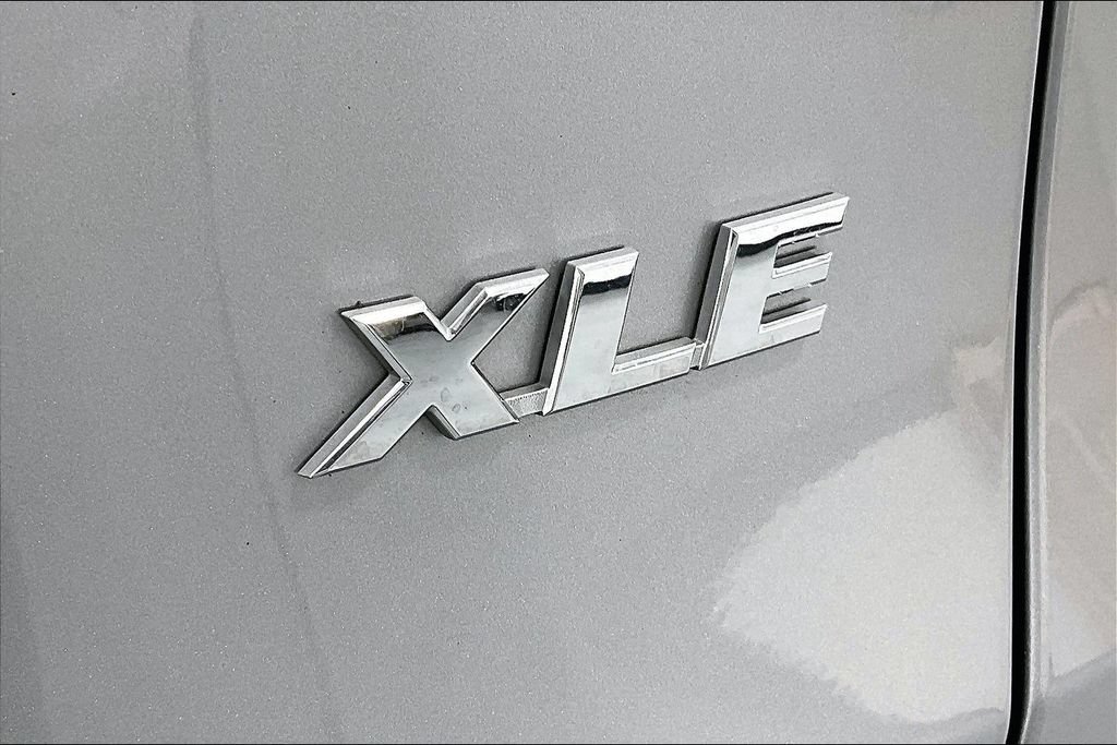 Used 2025 Toyota RAV4 XLE FWD image 35