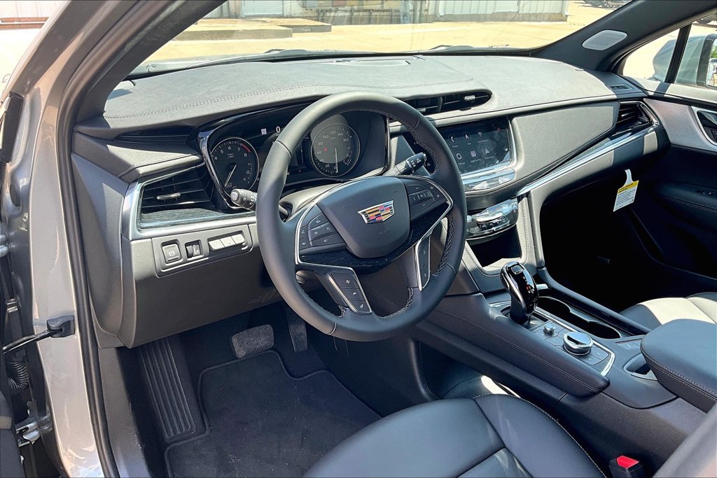 New 2025 Cadillac XT5 Premium Luxury w/ Technology Package FWD image 9