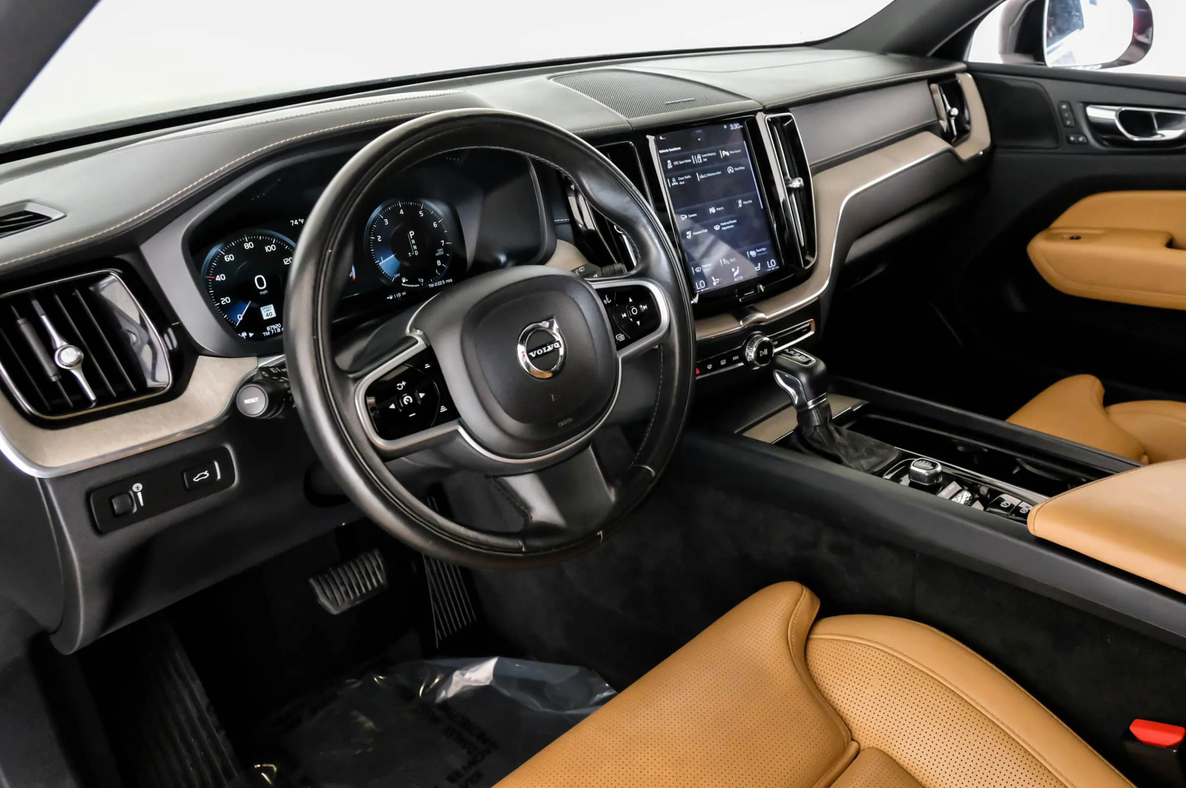 Used 2019 Volvo XC60 T5 Inscription w/ Protection Package Premier FWD image 2