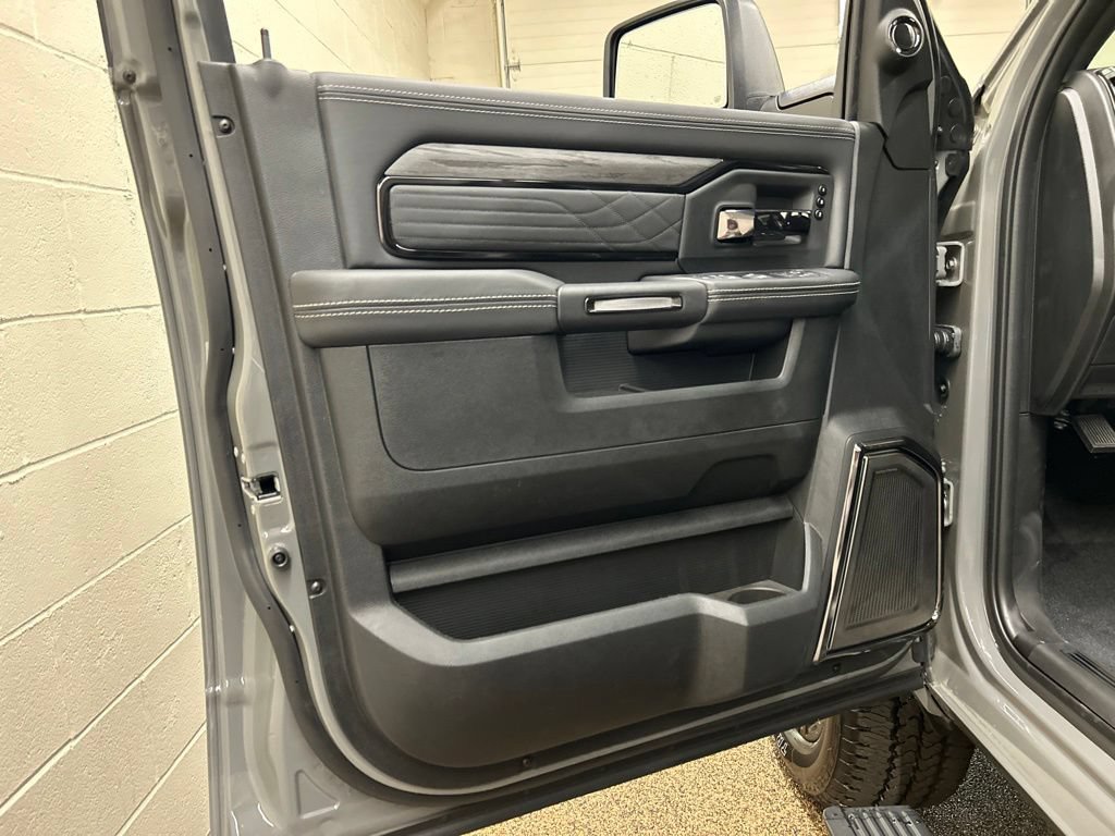 New 2026 RAM 2500 Limited AWD/4WD image 12