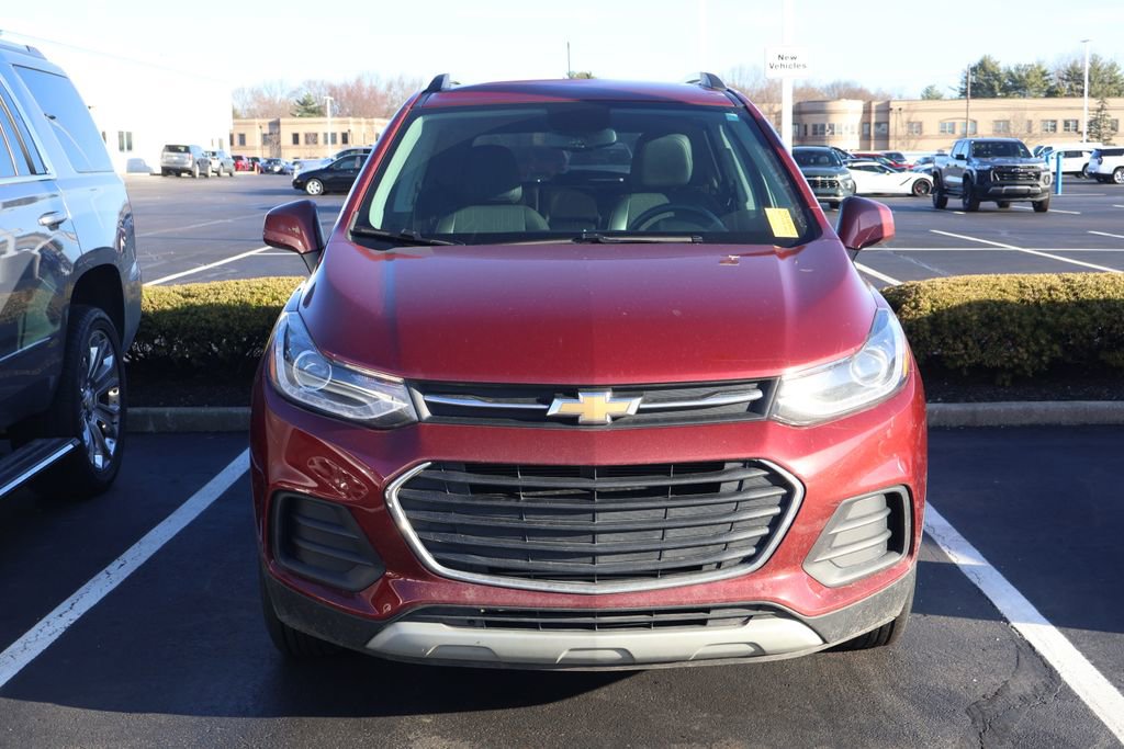Used 2022 Chevrolet Trax LT w/ LT Convenience Package image 2
