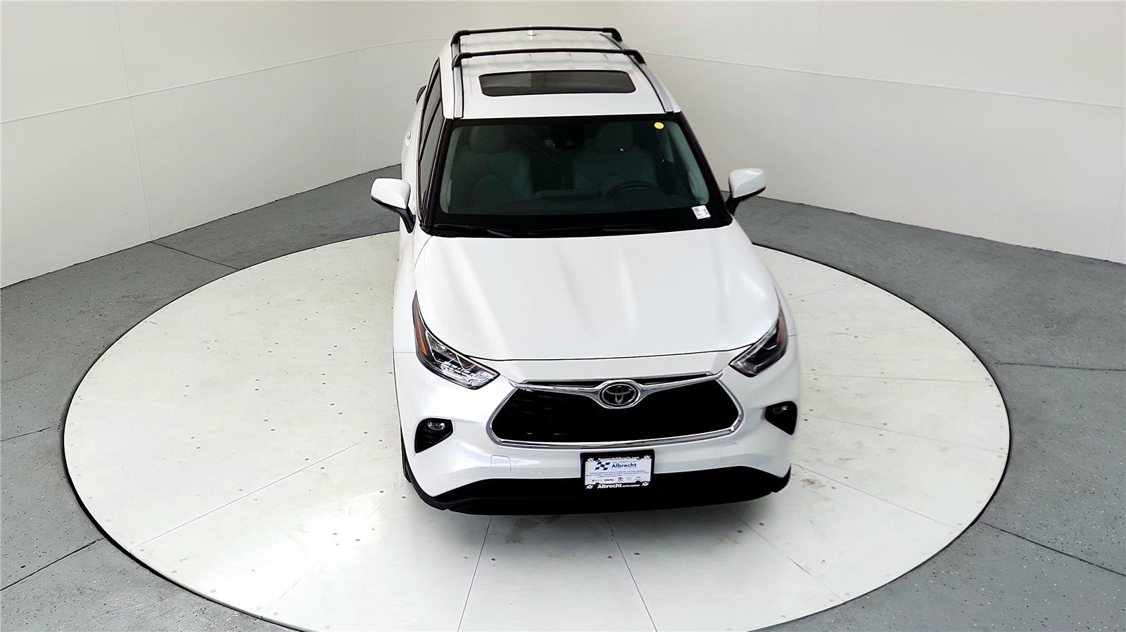 Used 2023 Toyota Highlander Limited image 14