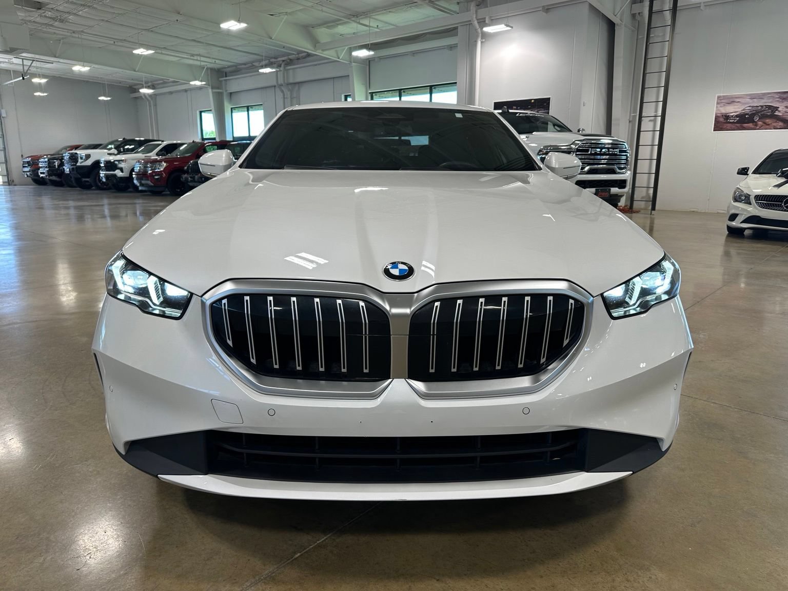 Used 2024 BMW 530i w/ Convenience Package RWD image 2