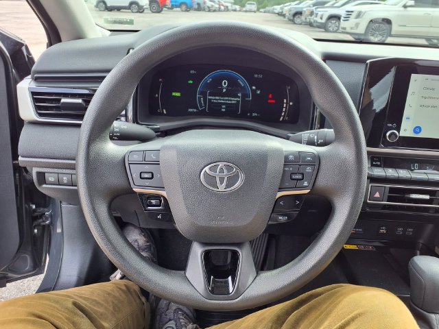 Used 2025 Toyota Camry LE FWD image 34