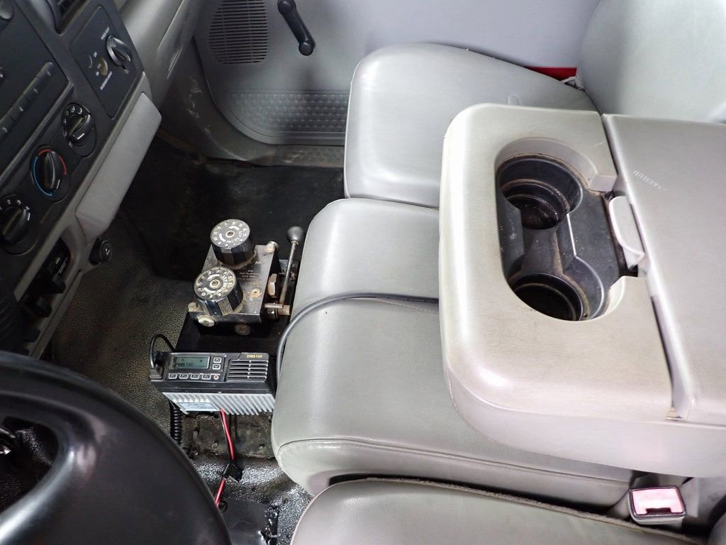 Used 2007 Ford F550 2WD Regular Cab Super Duty image 17