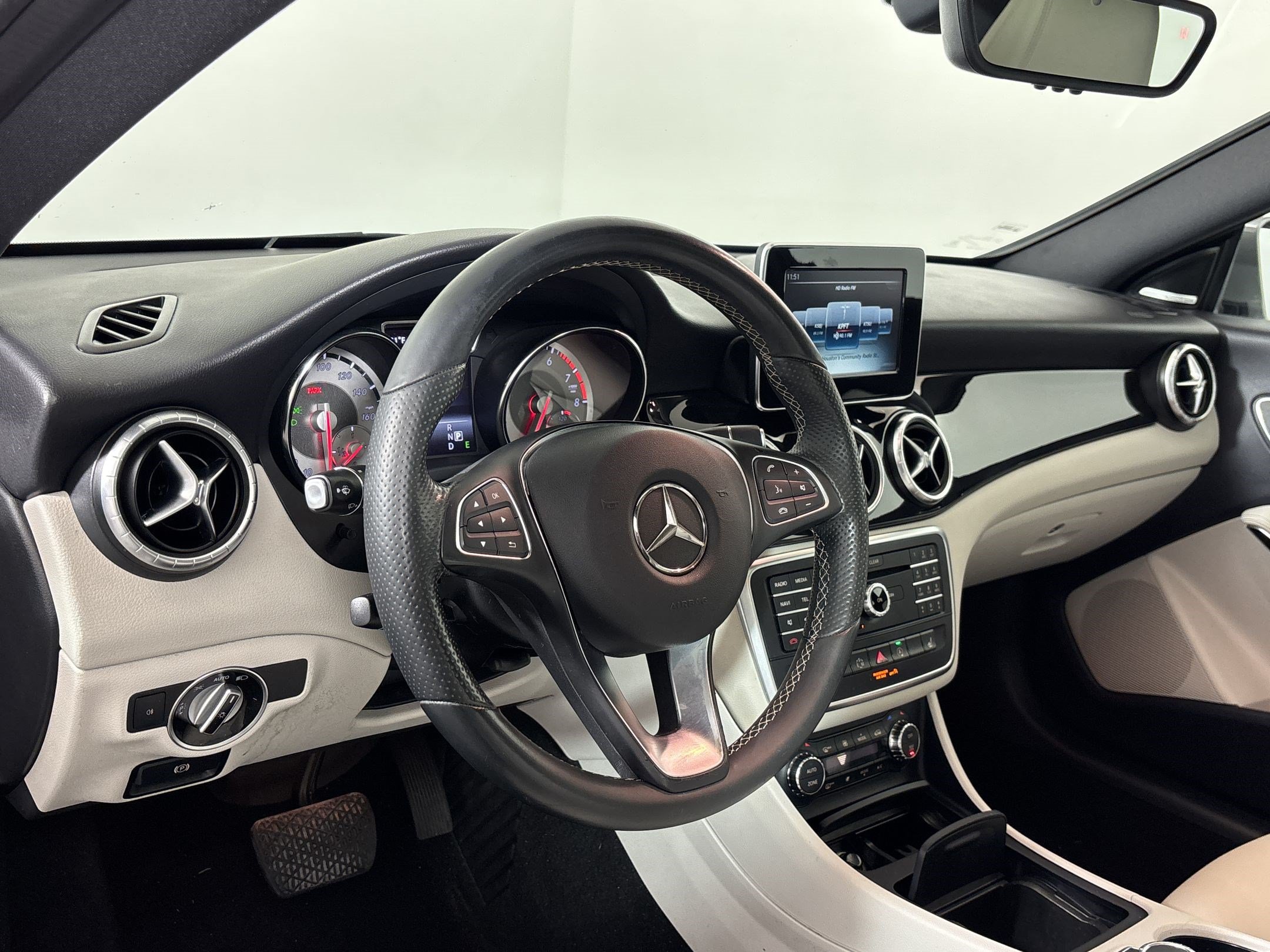 Used 2015 Mercedes-Benz CLA 250 image 4