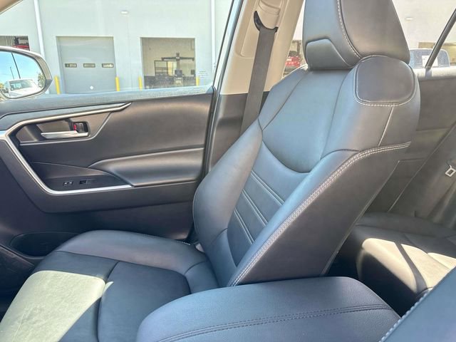 Used 2021 Toyota RAV4 XLE Premium image 15