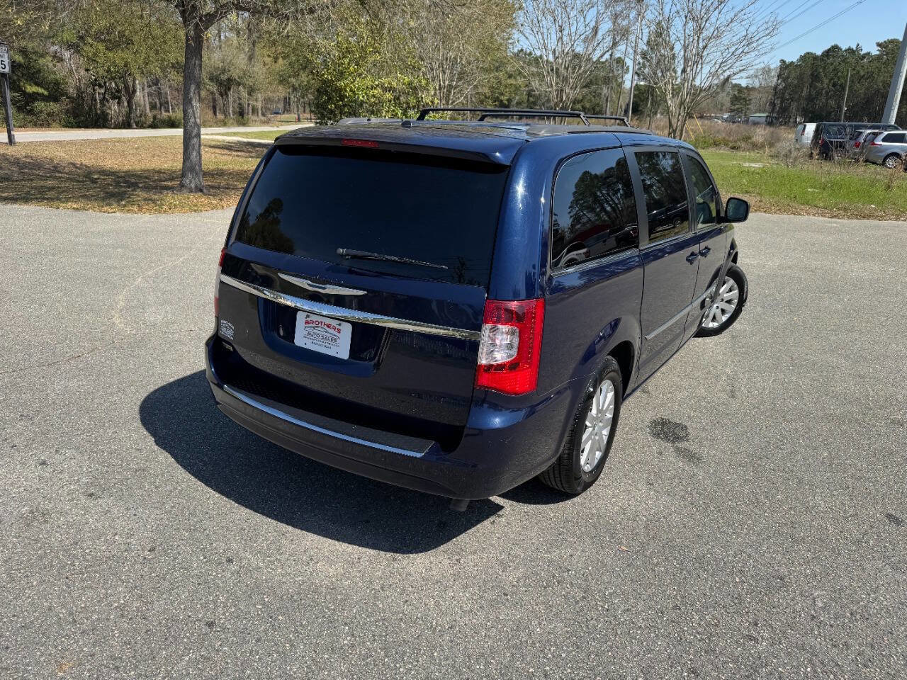 Used 2015 Chrysler Town & Country Touring image 6