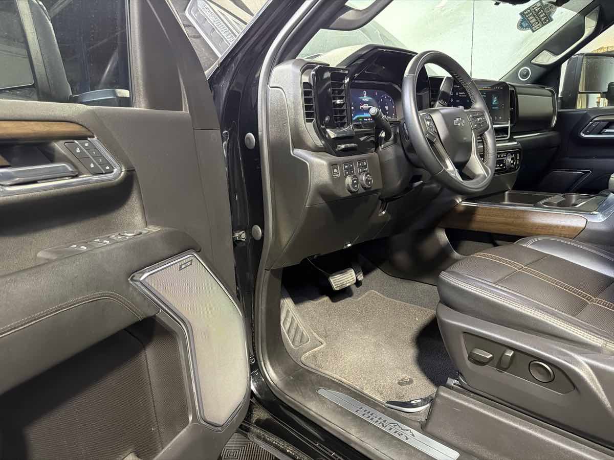 Used 2024 Chevrolet Silverado 2500 High Country w/ Midnight Edition AWD/4WD image 15