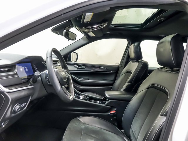 Used 2023 Jeep Grand Cherokee L Laredo image 9