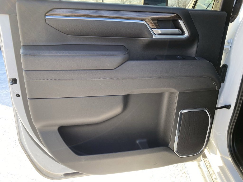 Used 2025 Chevrolet Silverado 2500 LT w/ Convenience Package image 22