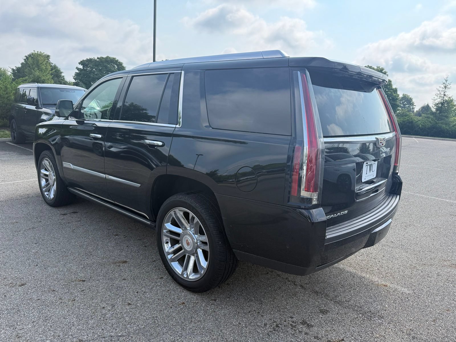Used 2019 Cadillac Escalade Platinum AWD/4WD image 7