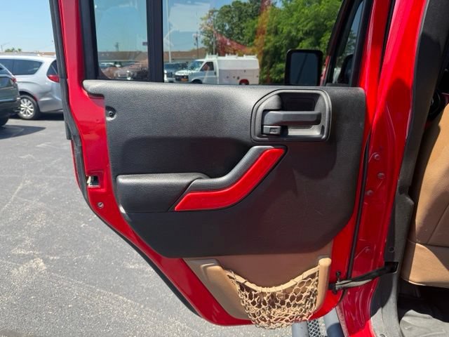 Used 2014 Jeep Wrangler Unlimited Sahara w/ Max Tow Package AWD/4WD image 17