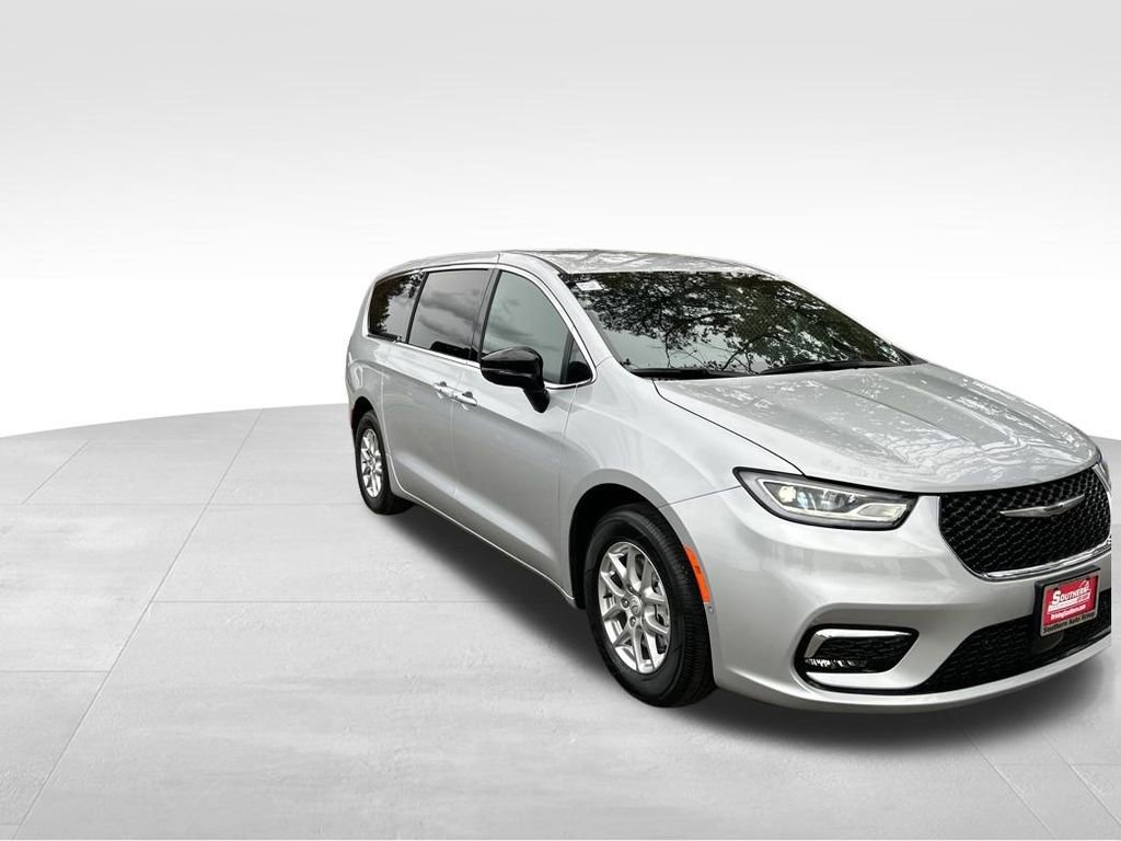 New 2026 Chrysler Pacifica Select image 9