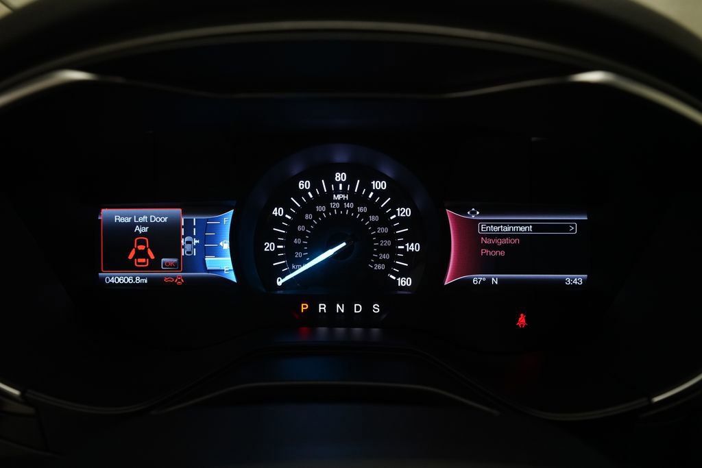 Used 2020 Ford Fusion SE image 2