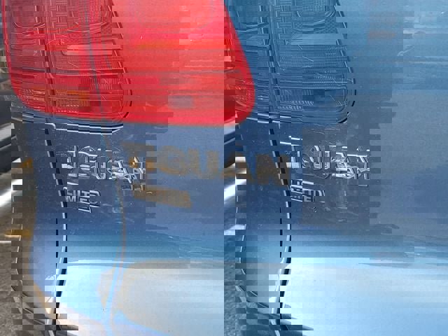 Used 2017 Volkswagen Tiguan S image 10