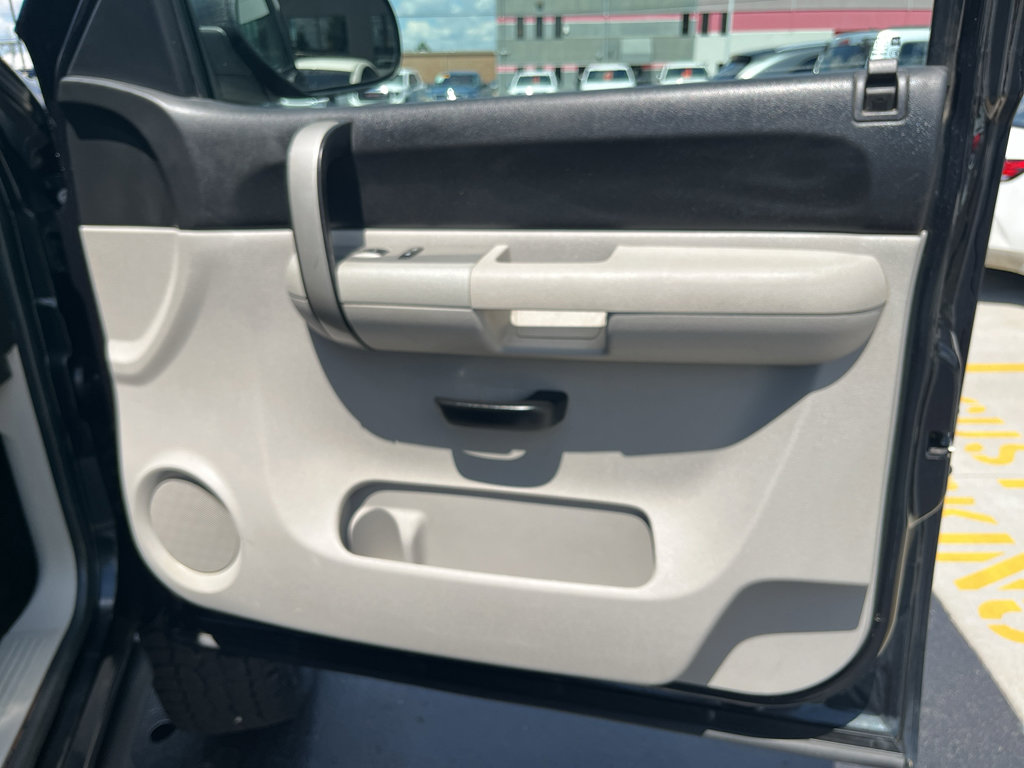 Used 2009 Chevrolet Silverado 1500 LT AWD/4WD image 21