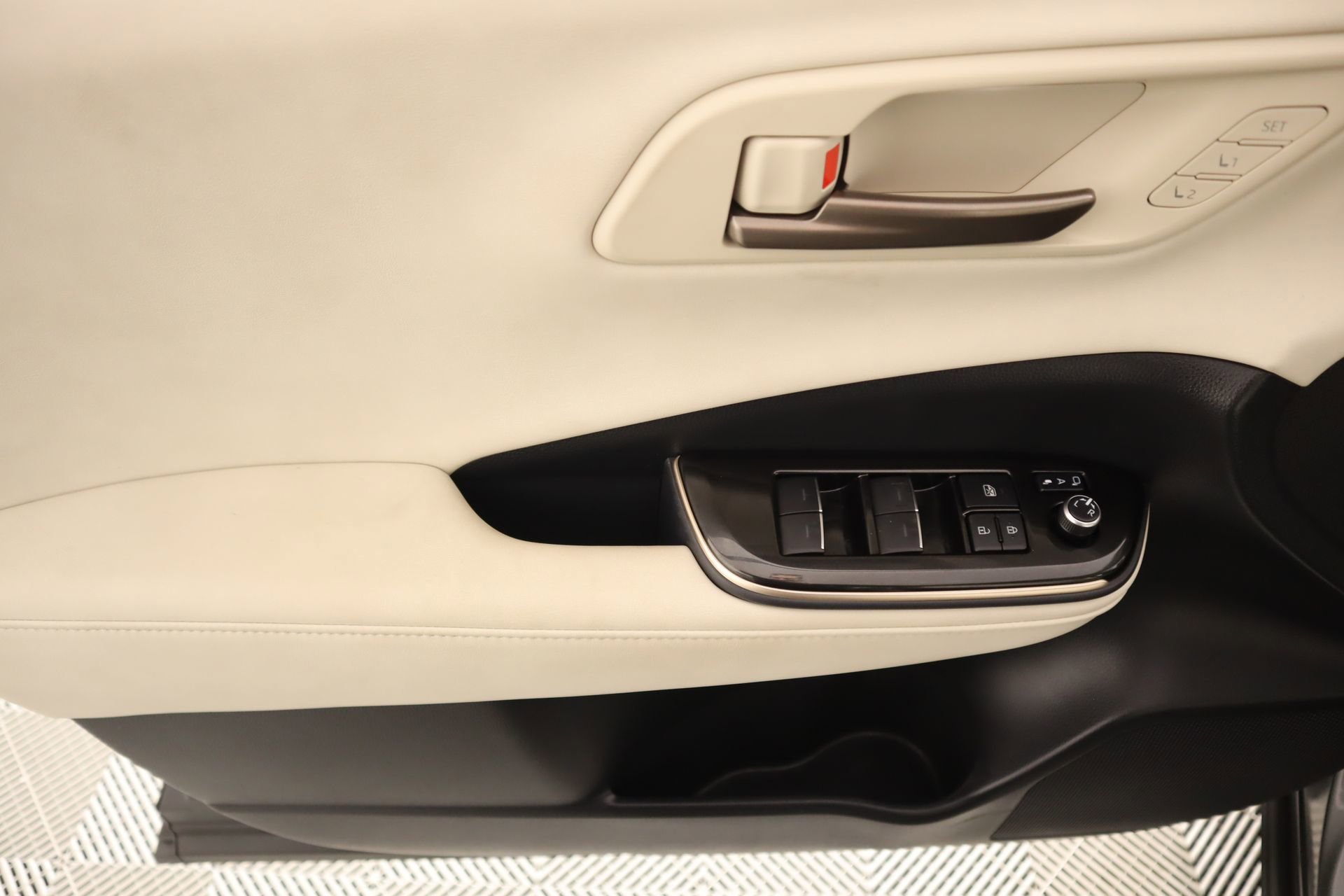 Used 2024 Toyota Crown Limited image 15